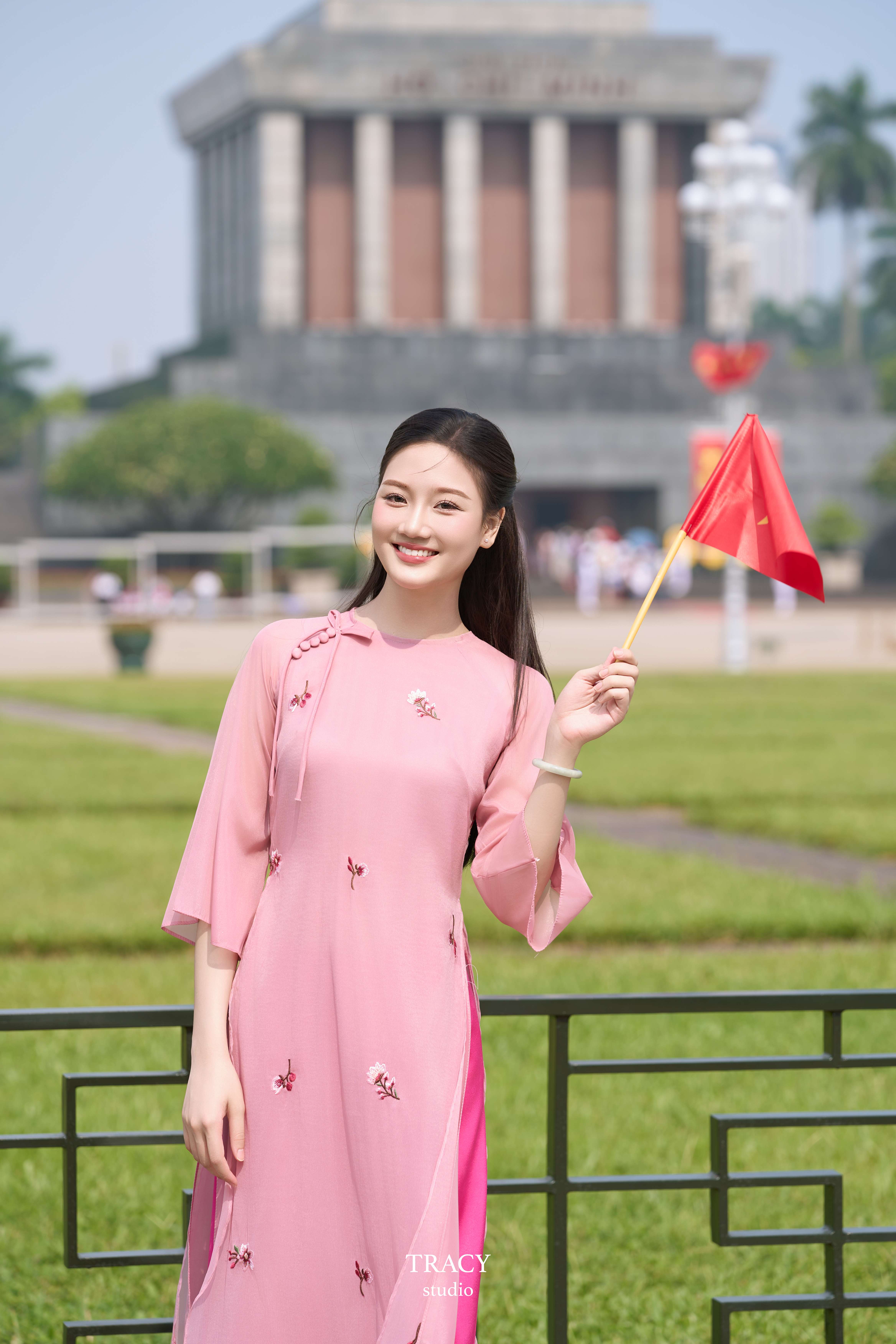 frontend/img/gallery/tinh-khoi-ao-dai-viet/tracy-studio-chup-concept-ao-dai-hong (5).jpg